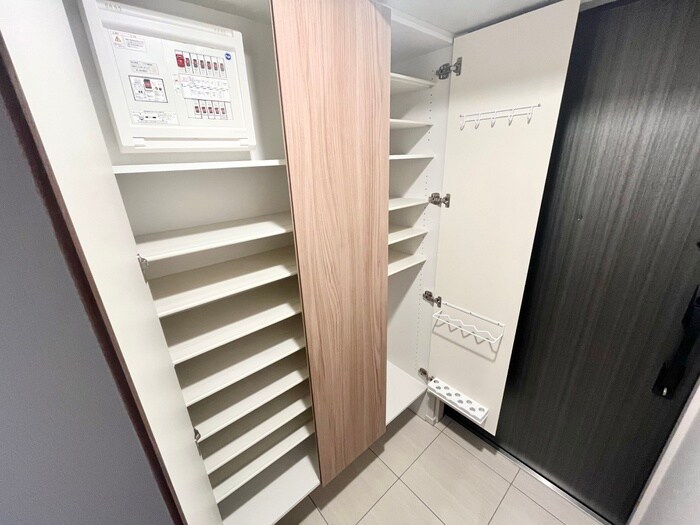 物件内観写真8　(靴箱)