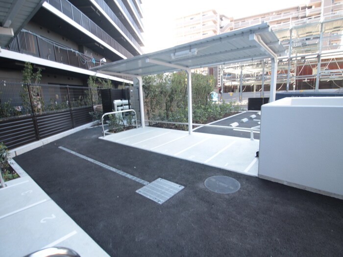 物件外観写真4　(バイク置き場)