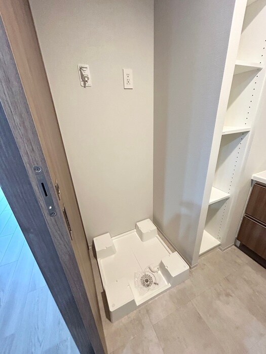 物件内観写真17　(洗濯機置場)