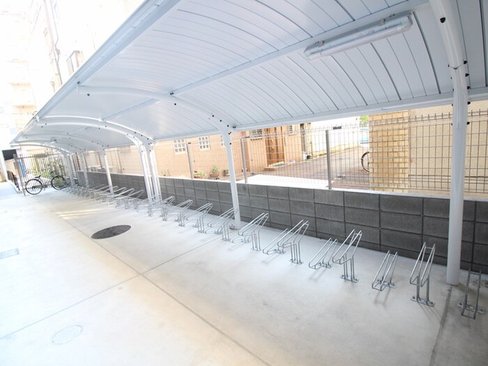 物件外観写真3　(駐輪場)