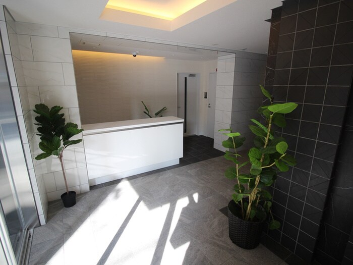 物件外観写真6　(エントランス部分)