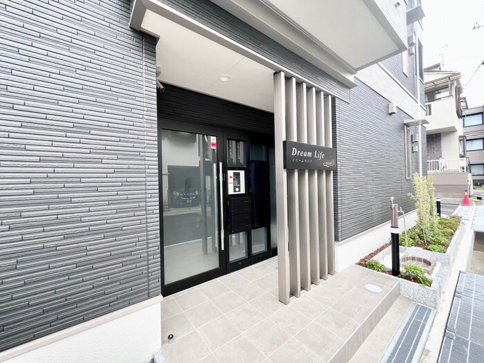 物件外観写真3　(エントランス部分)