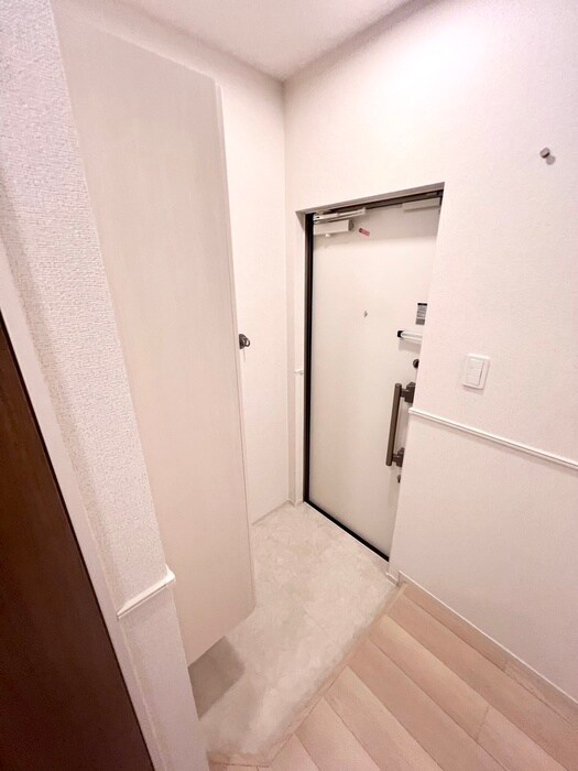 物件内観写真16　(玄関)