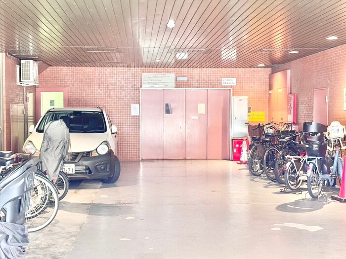 物件外観写真4　(駐車場)