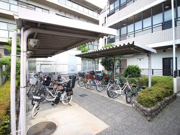 物件外観写真5　(駐輪場)