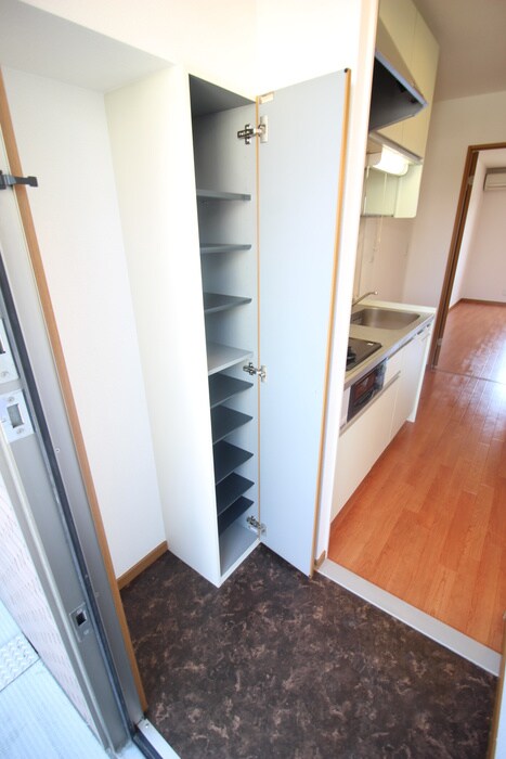 物件内観写真8　(靴箱)