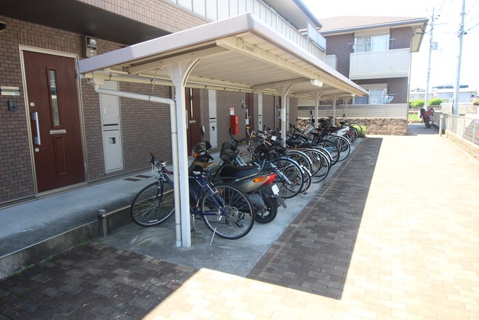 物件外観写真4　(駐輪場)