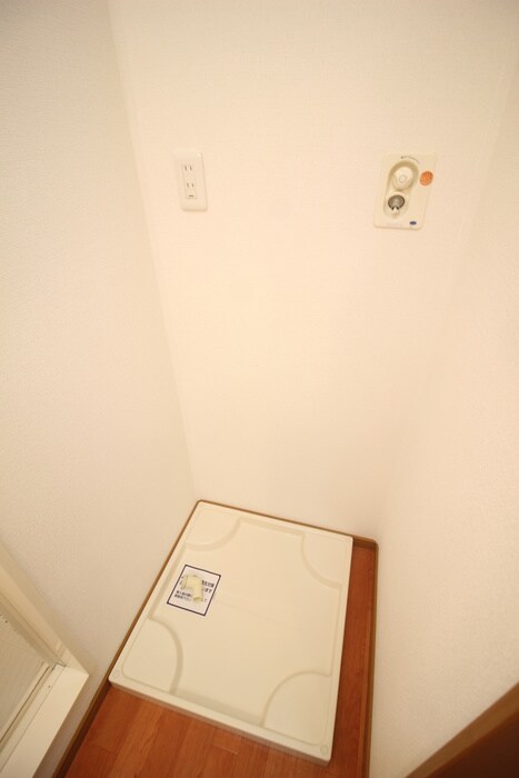 物件内観写真14　(洗濯機置場)