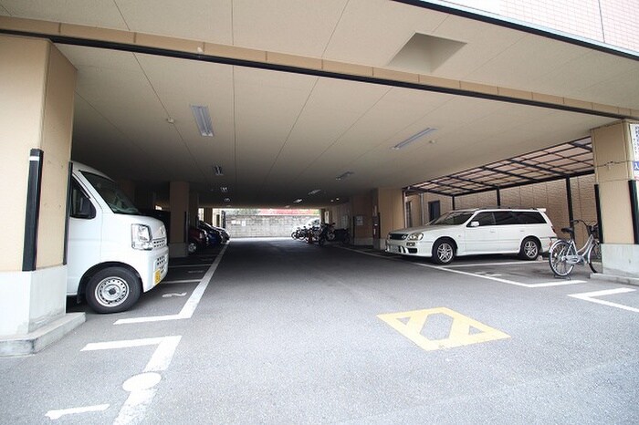 物件外観写真2　(駐車場)