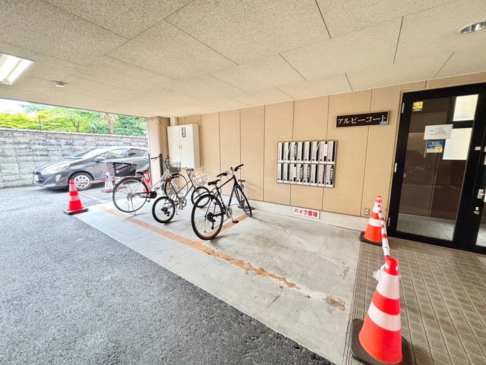 物件外観写真3　(駐輪場)