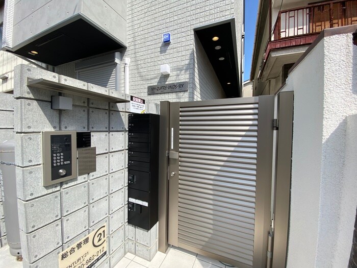 物件外観写真2　(エントランス部分)