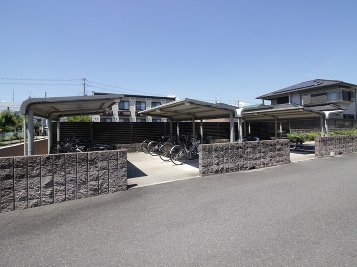 物件外観写真5　(駐輪場)