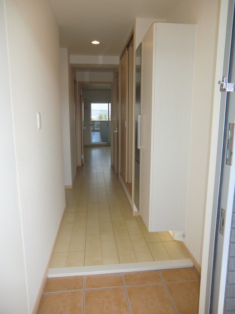 物件内観写真16　(玄関)