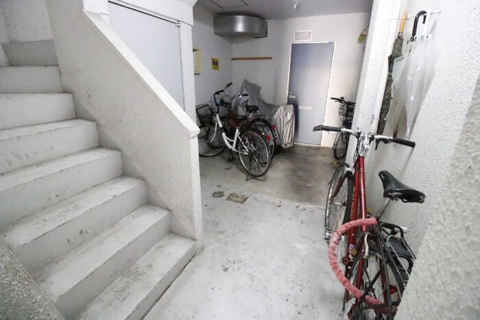 物件外観写真2　(駐輪場)