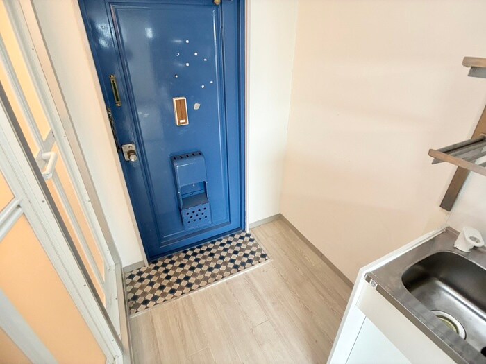 物件内観写真4　(玄関)