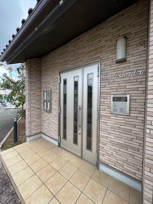 物件外観写真3　(エントランス部分)
