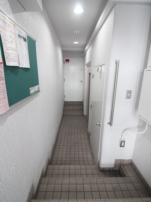 物件外観写真6　(エントランス部分)