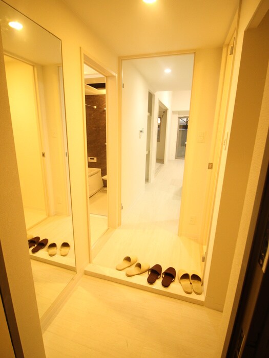 物件内観写真7　(玄関)