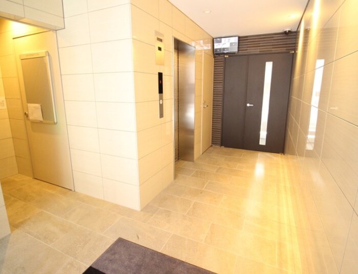 物件外観写真4　(エントランス部分)