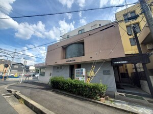 ツインイ－スト外観写真
