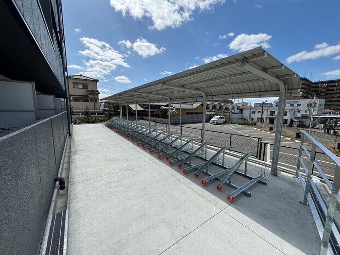 物件外観写真2　(駐輪場)