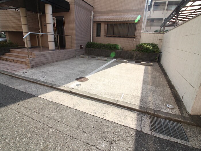 物件外観写真4　(駐車場)