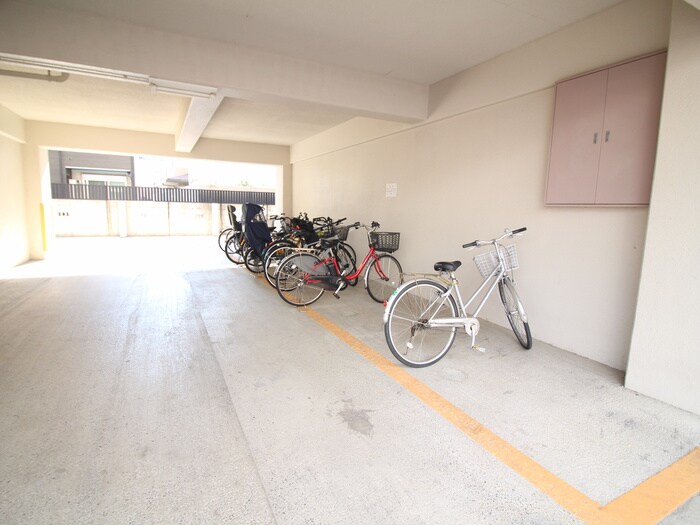 物件外観写真5　(駐輪場)