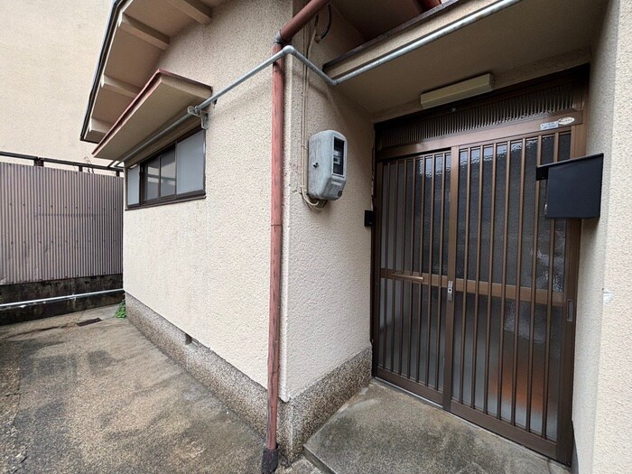 物件外観写真5　(エントランス部分)