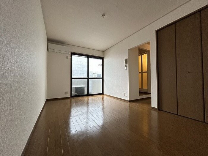 物件内観写真4　(居室)