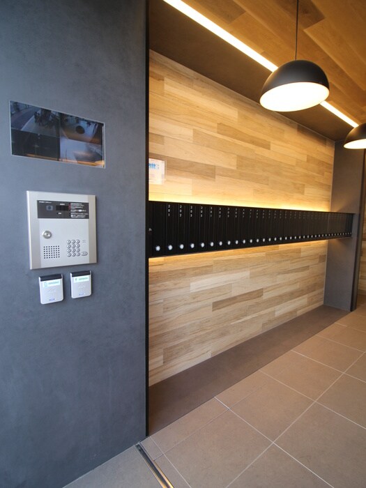 物件外観写真4　(エントランス部分)