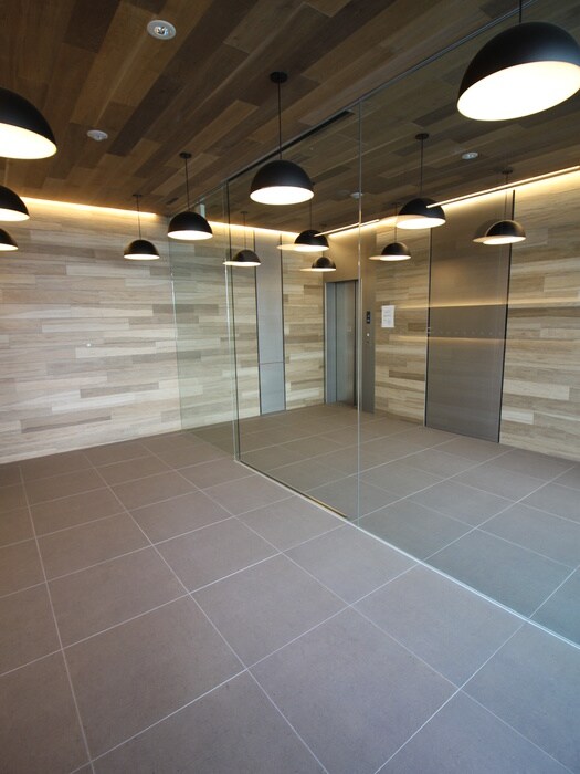 物件外観写真5　(エントランス部分)