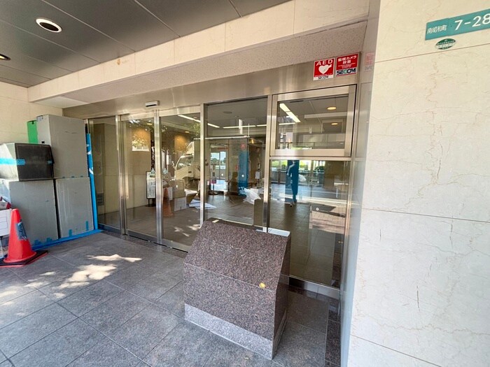 物件外観写真3　(エントランス部分)