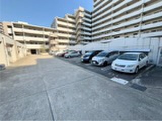 物件外観写真5　(駐車場)