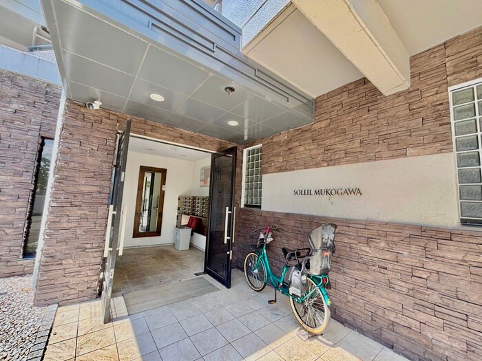 物件外観写真4　(エントランス部分)