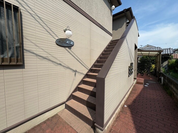 物件外観写真6　(エントランス部分)