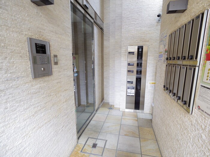 物件外観写真4　(エントランス部分)