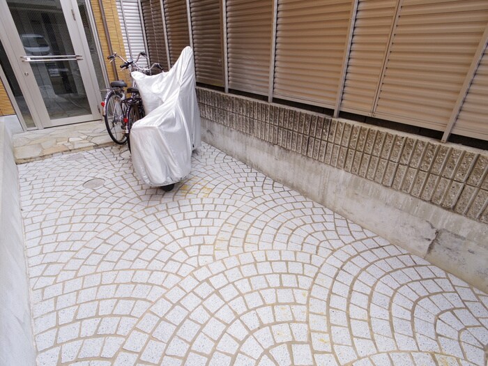 物件外観写真5　(駐輪場)