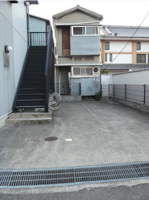 物件外観写真4　(駐車場)