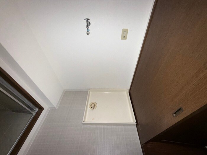 物件内観写真12　(洗濯機置場)
