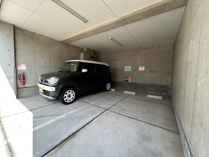 物件外観写真3　(駐車場)