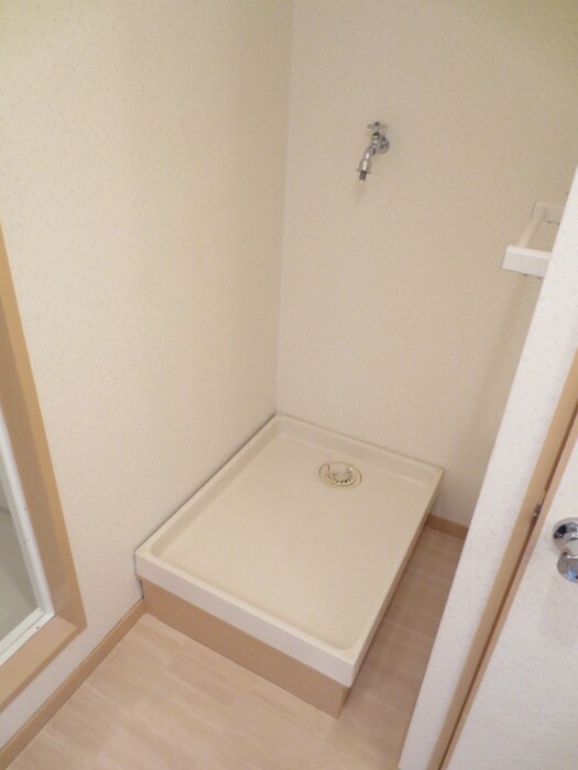 物件内観写真11　(洗濯機置場)