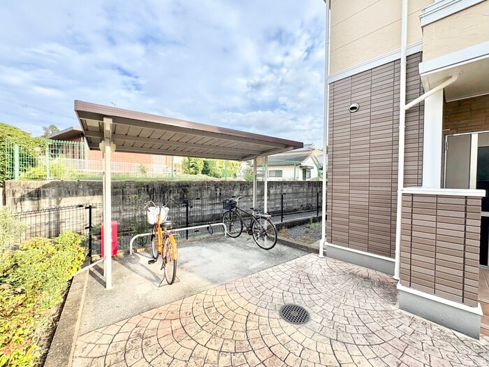 物件外観写真6　(駐輪場)
