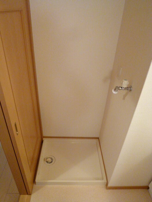 物件内観写真16　(洗濯機置場)