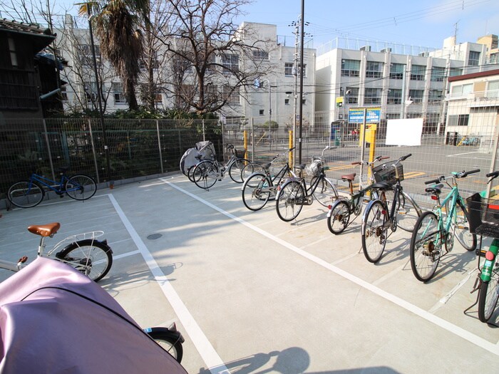 物件外観写真4　(駐輪場)