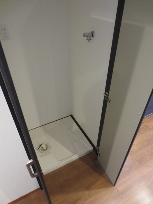 物件内観写真15　(洗濯機置場)
