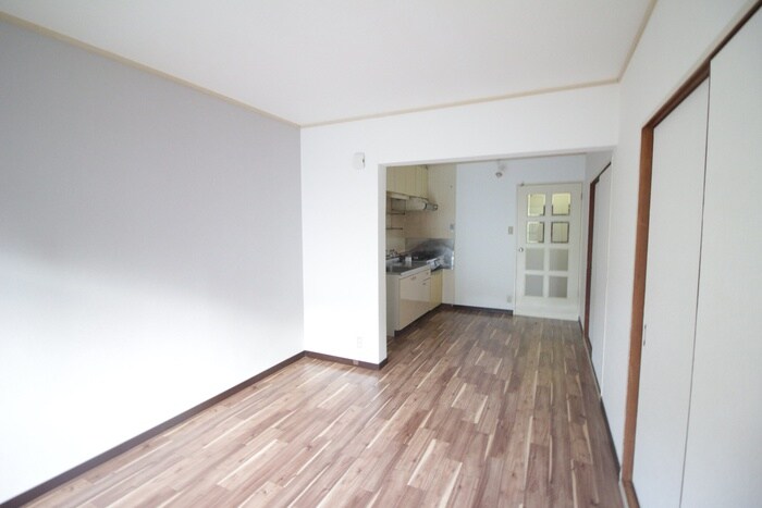 物件内観写真2　(居室)