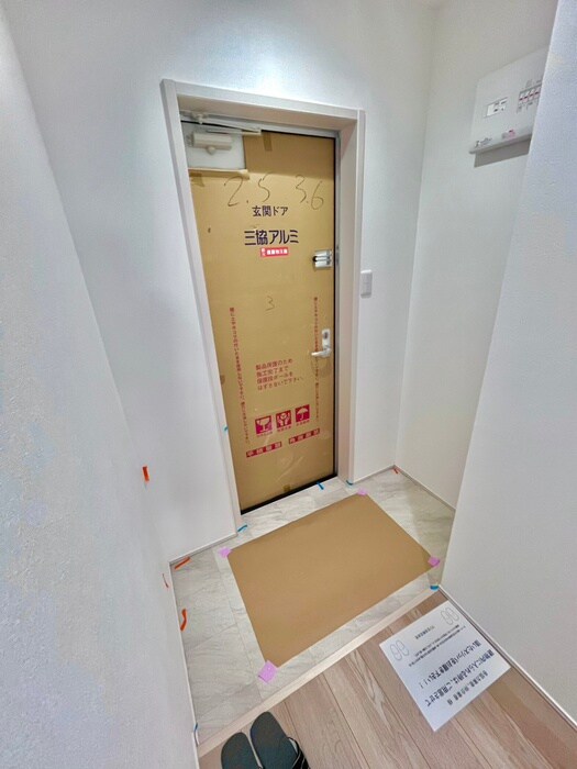 物件内観写真18　(玄関)