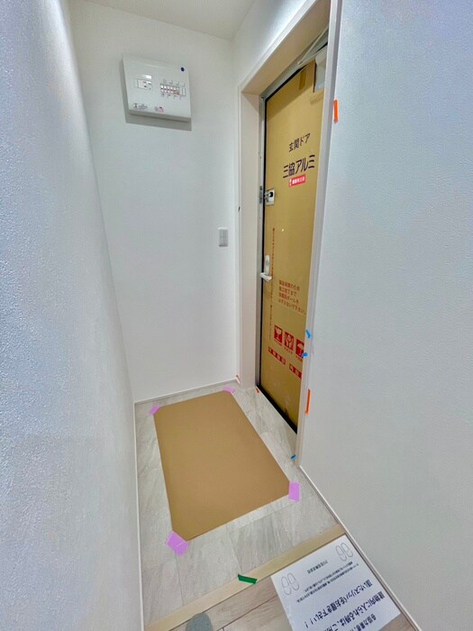 物件内観写真18　(玄関)