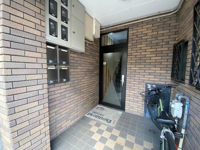 物件外観写真3　(エントランス部分)