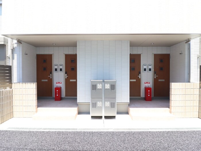 物件外観写真2　(エントランス部分)